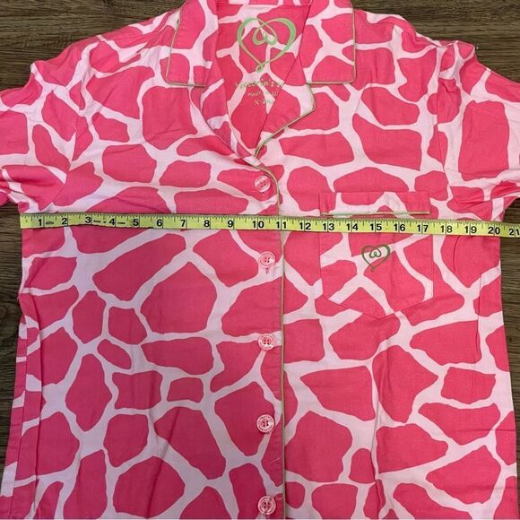 Victoria’s Secret Giraffe Print Long Sleeve Button Down Pajama Shirt Pink sz XS - Picture 4 of 12